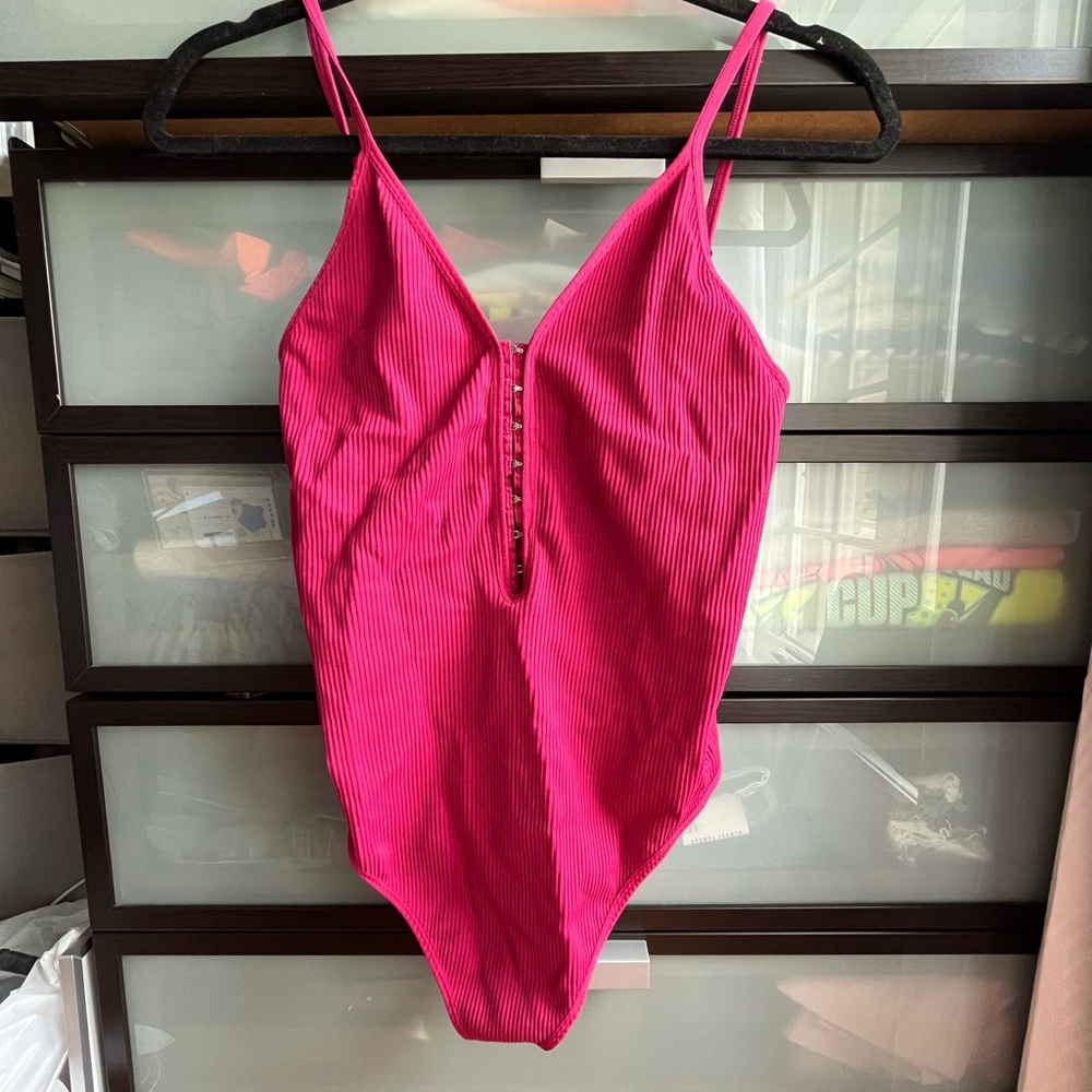 FOREVER 21 clasped front tank top bodysuit